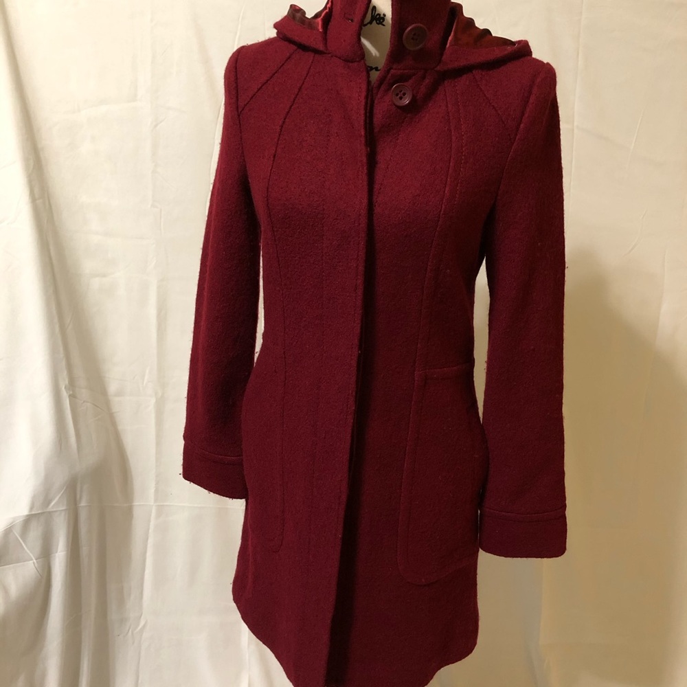 Junior’s burgundy coat, size s